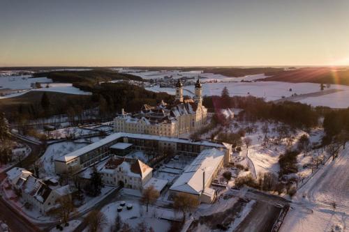 Kloster Roggenburg, Landkreis Neu-Ulm, Drohne, Winter, Panorama, Luftaufnahme, Tourismus, Marketing